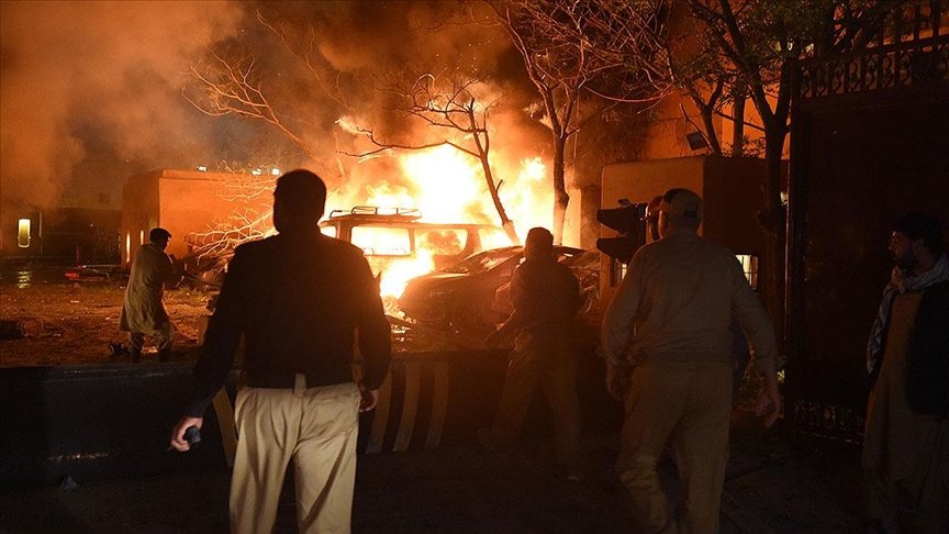 Pakistan’da bir otelin otoparkında meydana gelen patlamada 4 kişi öldü, 12 kişi yaralandı