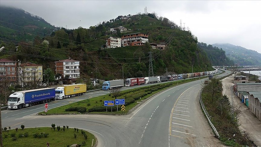 Sarp Sınır Kapısı’nda yoğun tır kuyruğu oluştu