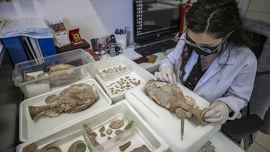 Geçmiş ‘tarihi eser doktorlarının’ elinde yeniden hayat buluyor