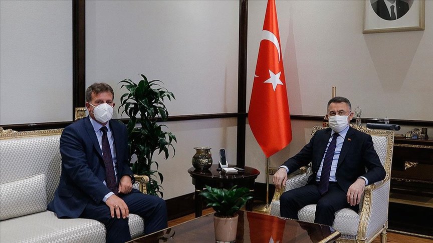 Cumhurbaşkanı Yardımcısı Oktay, KKTC Başbakan Yardımcısı, Ekonomi ve Enerji Bakanı Arıklı’yı kabul etti
