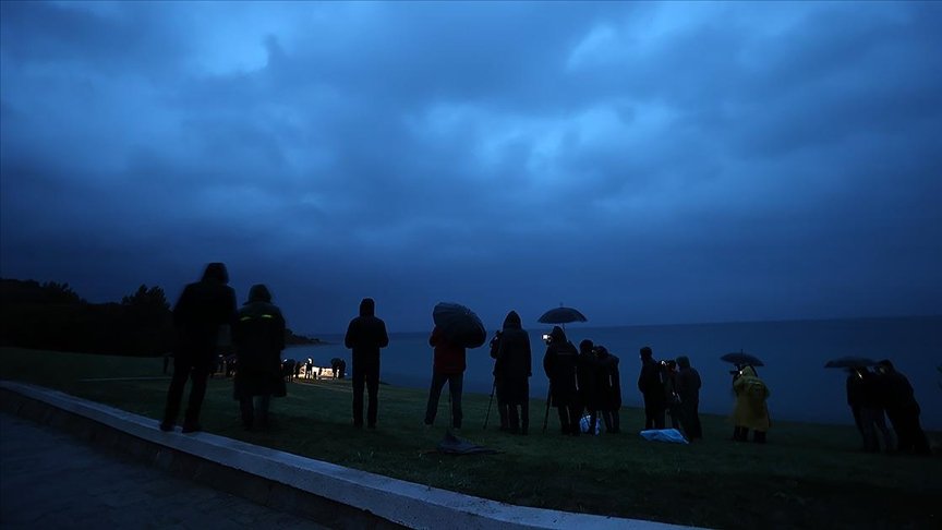 Anzak Koyu’nda ‘Şafak Ayini’ yerine çelenk töreni düzenlendi