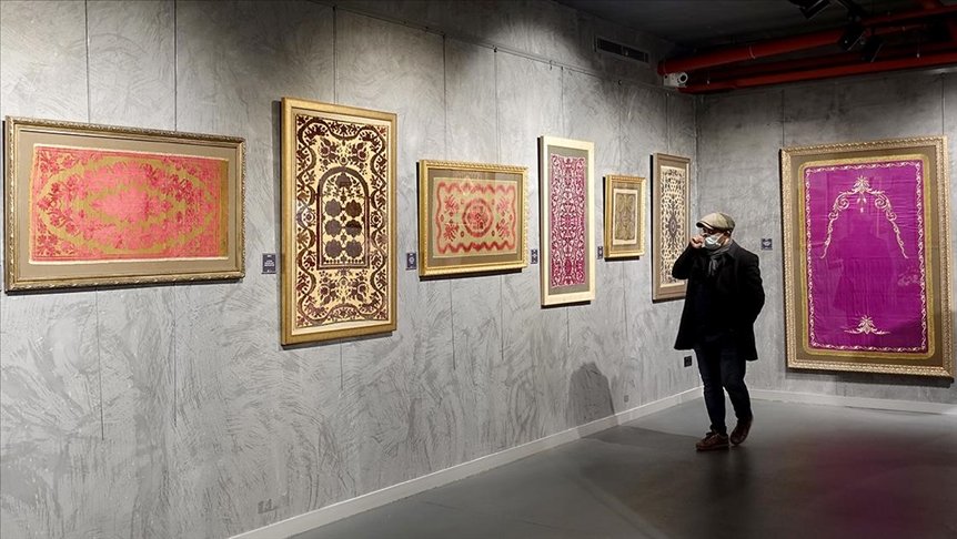 Osmanlı’nın tarihi ve kültürel zenginliğini yansıtan ‘Kalbe Dokunan İlmek’ sergisi açıldı