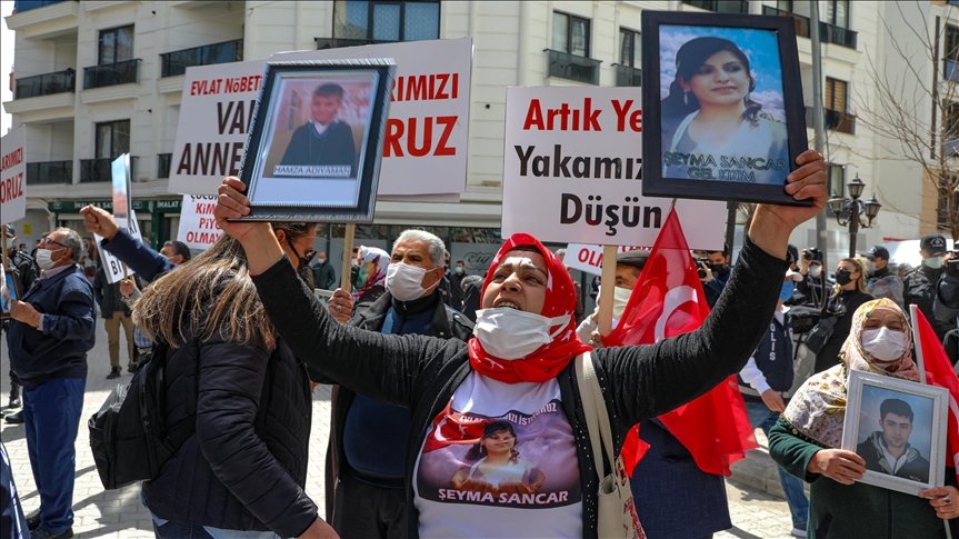Van’da çocuklarının dağa kaçırılmasından HDP’yi sorumlu tutan aileler eylem yaptı