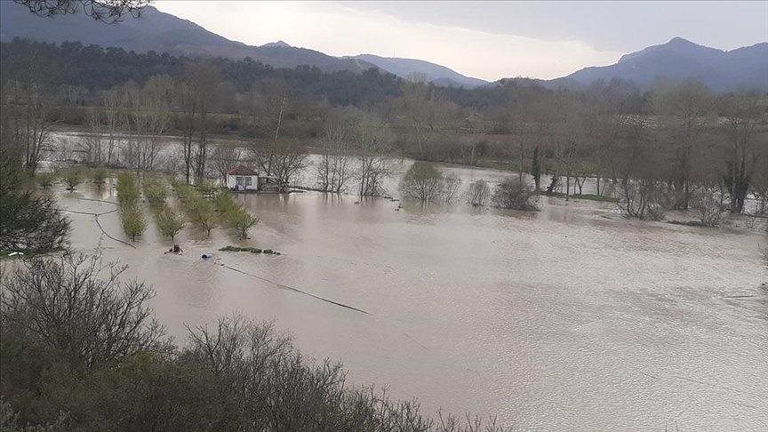 Bilecik’te Göksu Nehri’nin taşması sonucu tarım arazileri su altında kaldı