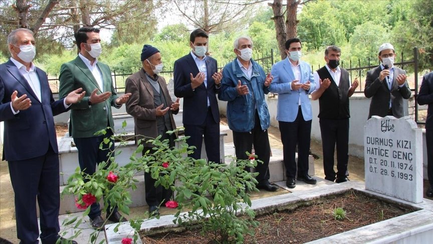 Solingen faciasında hayatını kaybedenler, Amasya’daki kabirleri başında anıldı