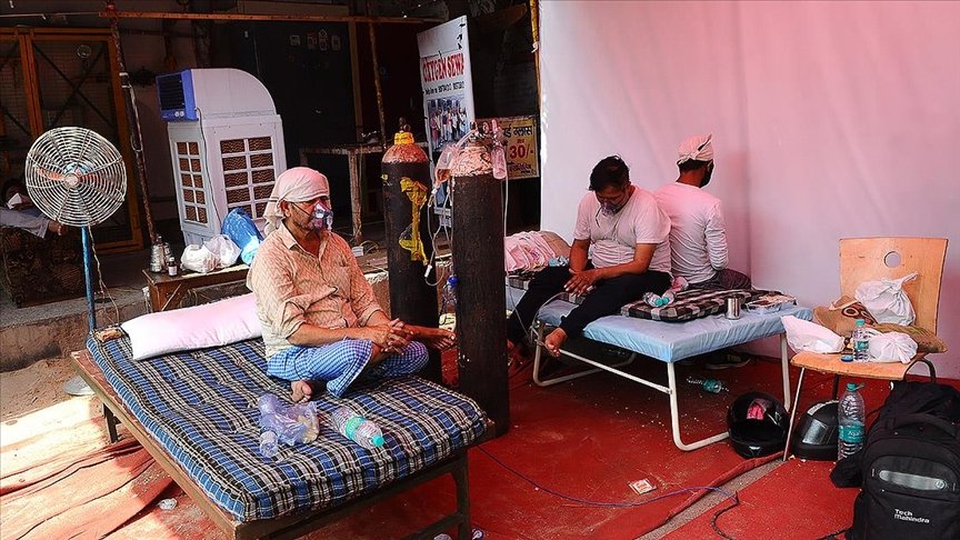 Hindistan’da son 24 saatte Kovid-19’dan 4 bin 77 kişi hayatını kaybetti