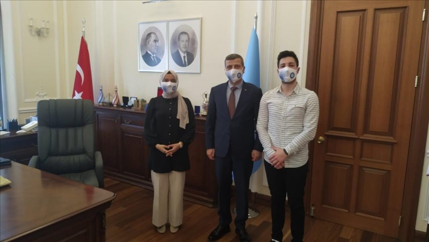 Gazi Üniversitesi öğrencilerinden Türkiye’nin çınarlarına ‘yalnız değilsiniz’ telefonu