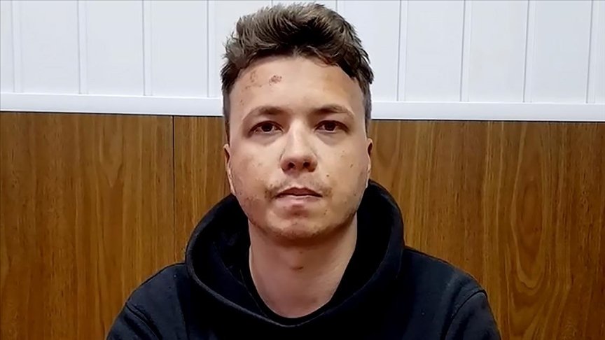Belarus’ta bomba ihbarıyla indirilen uçakta gözaltına alınan gazetecinin ilk ifadesi basına yansıdı