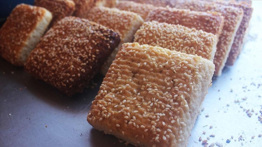 Bayramların vazgeçilmez lezzeti ‘külünçe’ tezgahlardaki yerini aldı