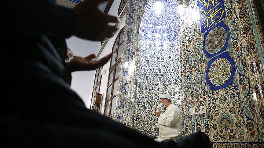 Diyanet İşleri Başkanı Erbaş, Sakarya’da Kadir Gecesi dolayısıyla dua etti