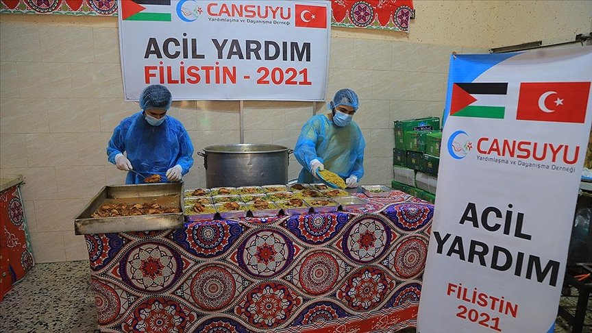 Cansuyu Derneği, Filistin’deki savaş mağdurlarına sıcak yemek dağıttı