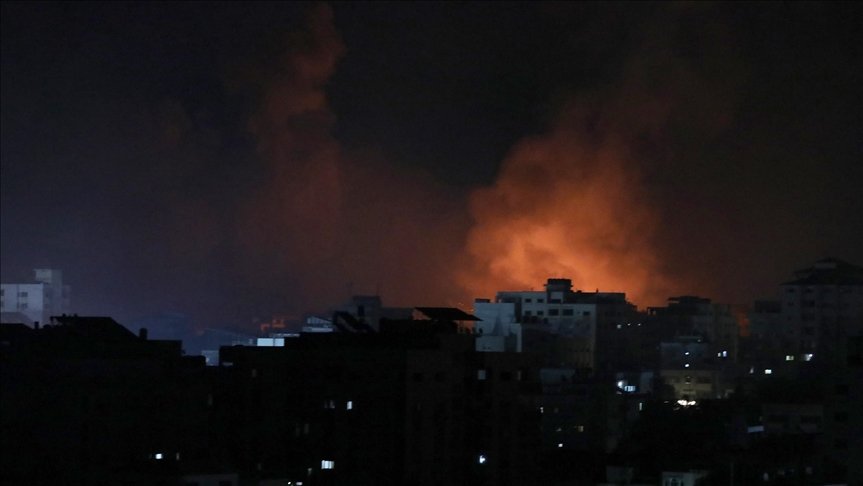 İsrail’in Gazze’ye düzenlediği saldırılarda yıkılan evlerin enkazından 5 çocuk sağ çıkarıldı