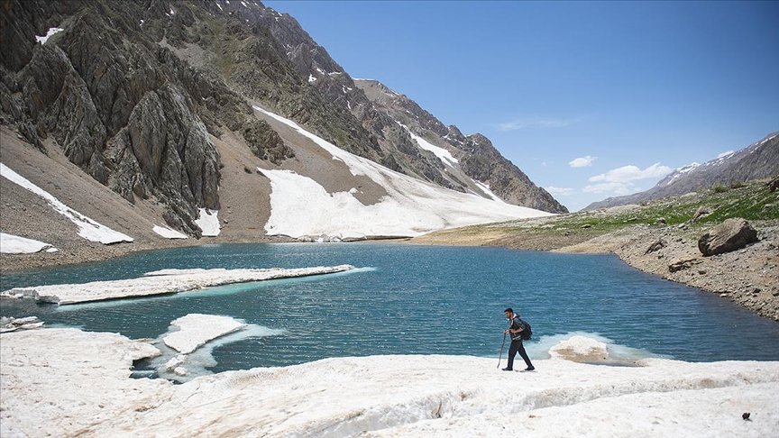 Tunceli’nin buzul gölleri eşsiz güzellikleriyle doğa tutkunlarını cezbediyor