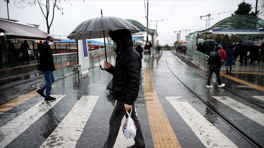 İstanbul’un sıcak hava yerini yağışa bıraktı