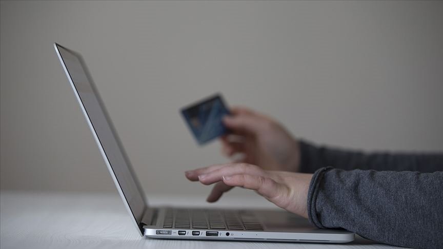 ‘Tam kapanma’ nedeniyle bu yıl annelerin hediyeleri ve bayramlıklar internetten alınacak