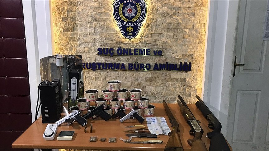 Ankara’da uyuşturucu imalathanesine dönüştürülen eve düzenlenen operasyonda bir kişi yakalandı