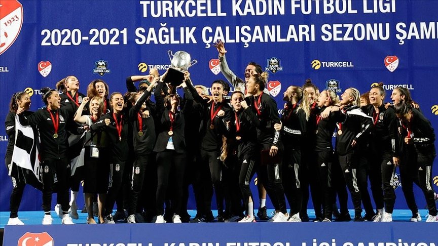 Turkcell Kadın Futbol Ligi’nde Beşiktaş Vodafone şampiyon oldu