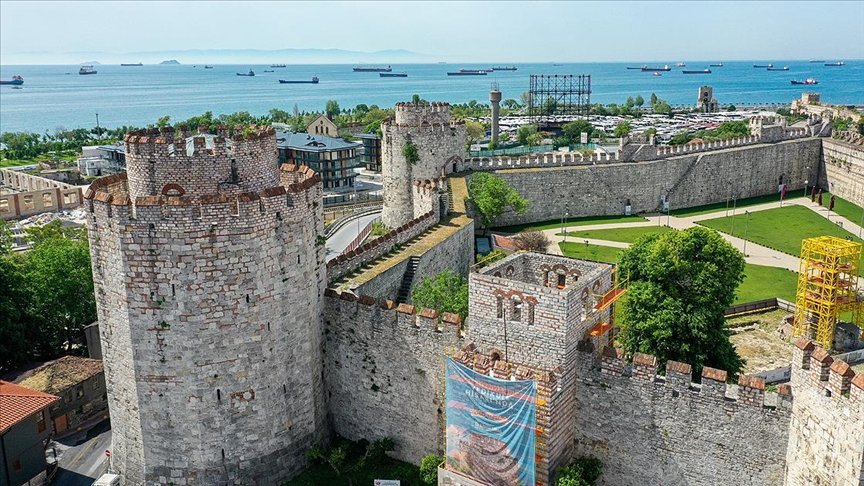 Zamana meydan okuyan Yedikule Hisarı’nda restorasyon çalışmaları sürüyor