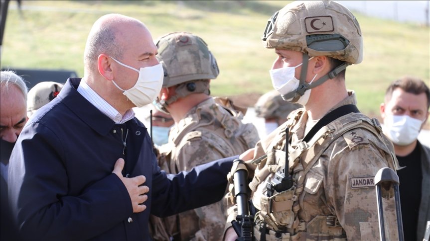 İçişleri Bakanı Soylu, Gabar Dağı’ndaki Akrep Üs Bölgesi’nde askerlerle bayramlaştı