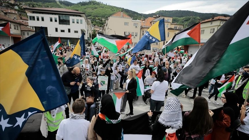 Bosna Hersek’te yüzlerce kişi Filistin’e destek gösterisi düzenlendi