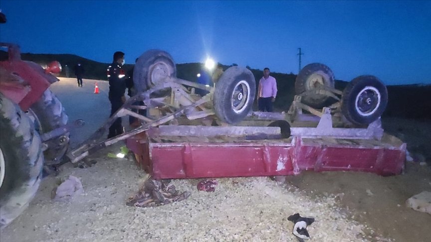 Başkentte traktörün devrilmesi sonucu 3’ü çocuk 4 kişi hayatını kaybetti