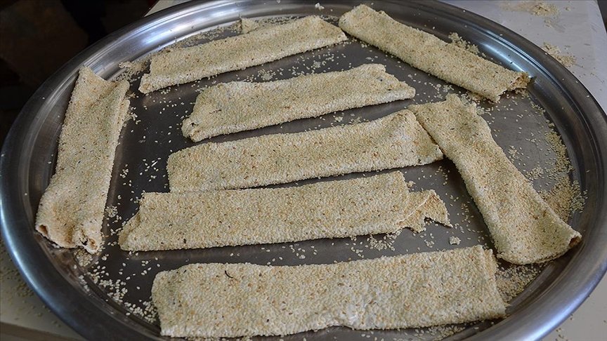 Manisa’nın susamlı helvası 121 yıldır iftar sofralarını süslüyor