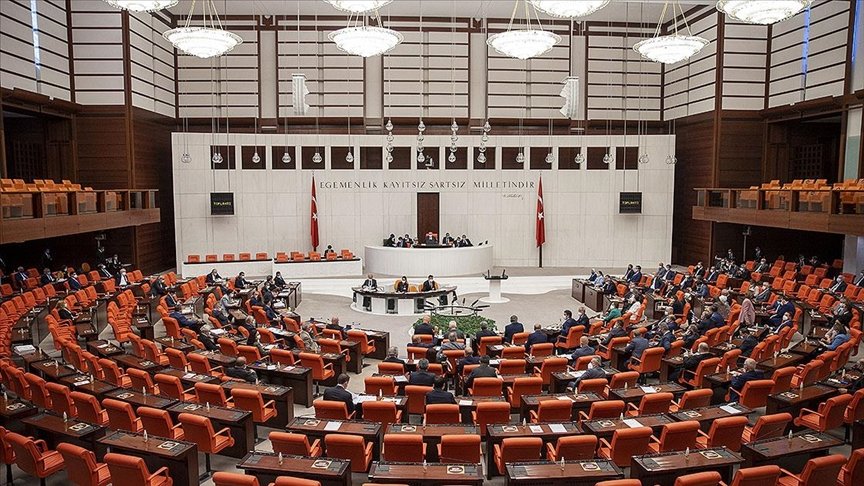 AK Parti milletvekilleri borç yapılandırmasını da içeren kanun teklifini TBMM Başkanlığına sundu