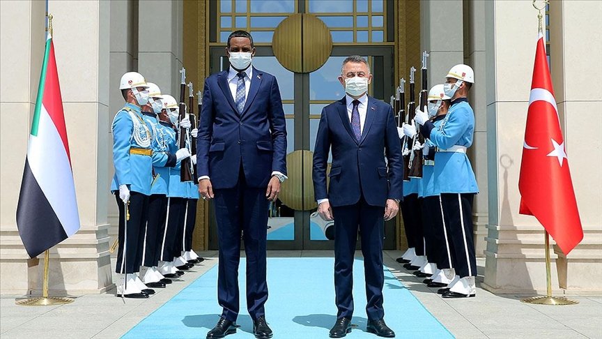 Cumhurbaşkanı Yardımcısı Oktay, Sudan Egemenlik Konseyi Başkan Yardımcısı Dagalo ve beraberindeki heyeti kabul etti
