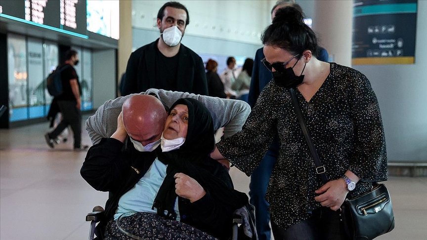 Almanya’da bakımevinde kalan felçli kadın Aile ve Sosyal Hizmetler Bakanlığının desteğiyle Türkiye’ye döndü
