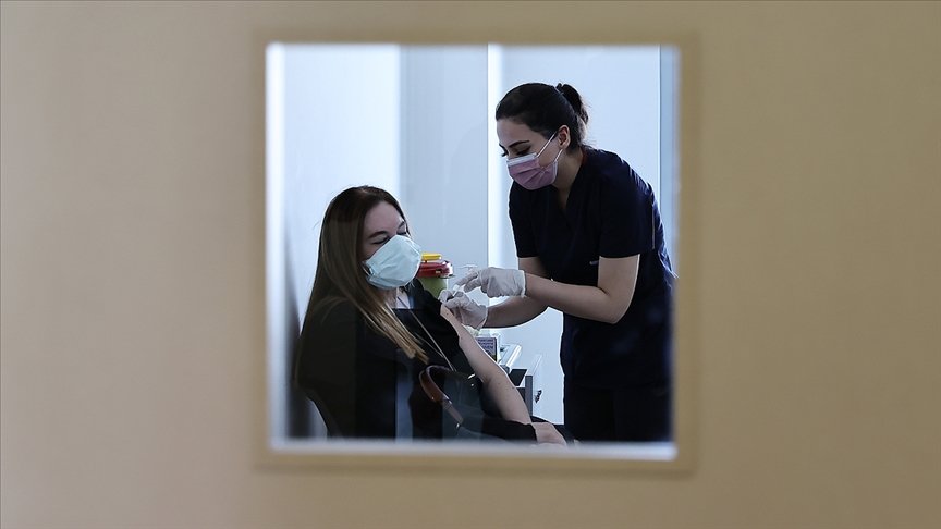 36 ilde nüfusun yüzde 20’den fazlasına en az bir doz Kovid-19 aşısı yapıldı