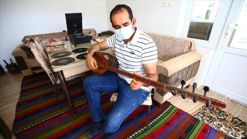Nevşehirli yöresel sanatçı asırlık taş plaklardaki türküleri gün yüzüne çıkarıyor