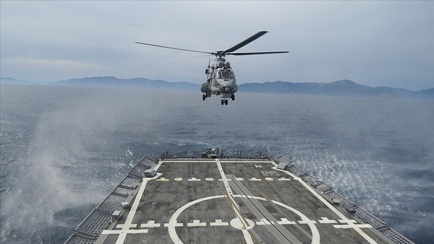 TCG Gediz fırkateyninde ‘Müşterek İniş Kalkış ve Dikey İkmal Eğitimleri’ yapıldı