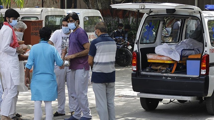 Hindistan’da Kovid-19 salgınında 4 bin 529 can kaybıyla en yüksek günlük ölüm kaydedildi