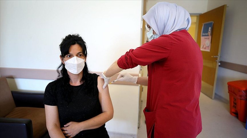 Kovid-19’la mücadele kapsamında uygulanan aşı miktarı 25 milyon 733 bin 803 oldu