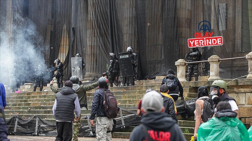 Kolombiya’da protestocular hükümetin Kovid-19’un yükünü halka yüklemesinden şikayetçi
