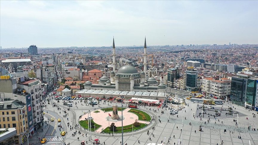 Taksim’e yapılan ve bugün açılacak cami birçok yeniliği barındırıyor
