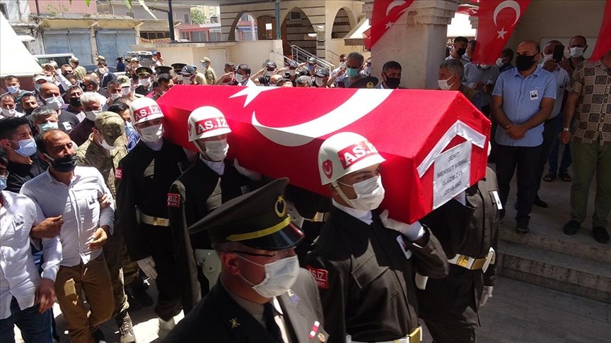 Pençe-Yıldırım Harekatı’nda şehit düşen uzman çavuş Mehmet Kırmızı Adana’da son yolculuğuna uğurlandı
