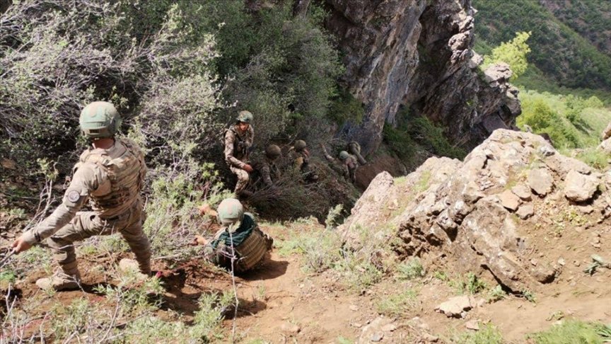 Pençe-Şimşek ve Pençe-Yıldırım operasyonlarında biri sözde bölge sorumlusu 7 terörist etkisiz hale getirildi