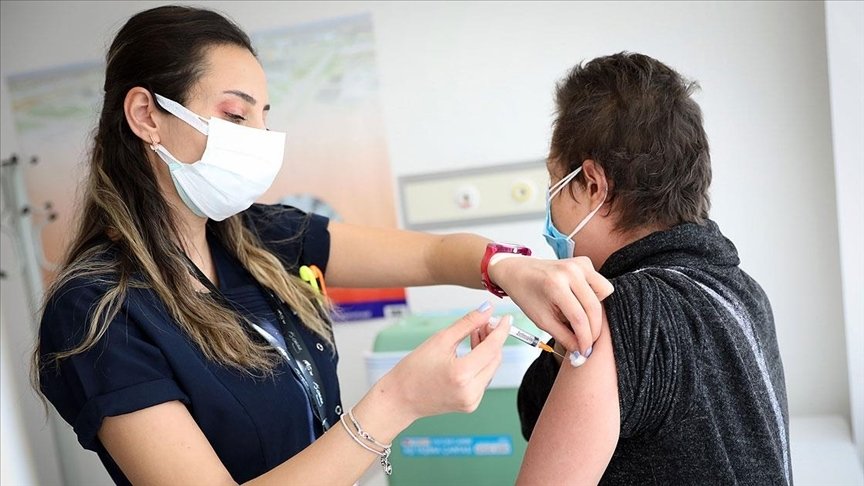 Kovid-19’la mücadele kapsamında uygulanan aşı miktarı 28 milyon 527 bin 857 doz oldu