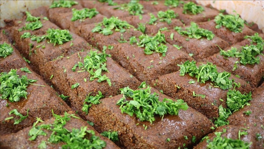 Adıyaman’ın coğrafi işaret belgeli etsiz çiğ köftesi iftar sofralarının vazgeçilmezi