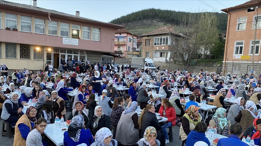 Bulgaristan Müslümanları ‘Kardeşlik Sofrası’nda buluştu