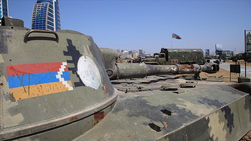 Azerbaycan Ermenistan’a 3 askeri iade etti