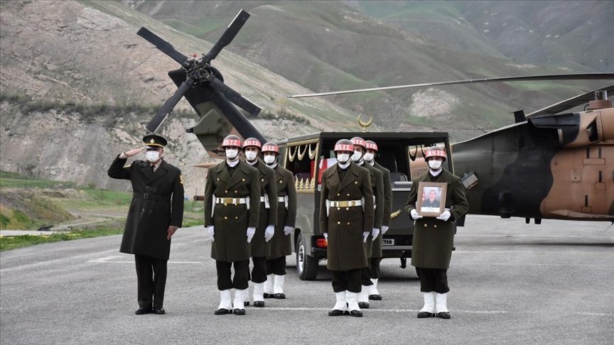 Pençe-Yıldırım Operasyonu’nda şehit olan asker için Hakkari’de tören düzenlendi