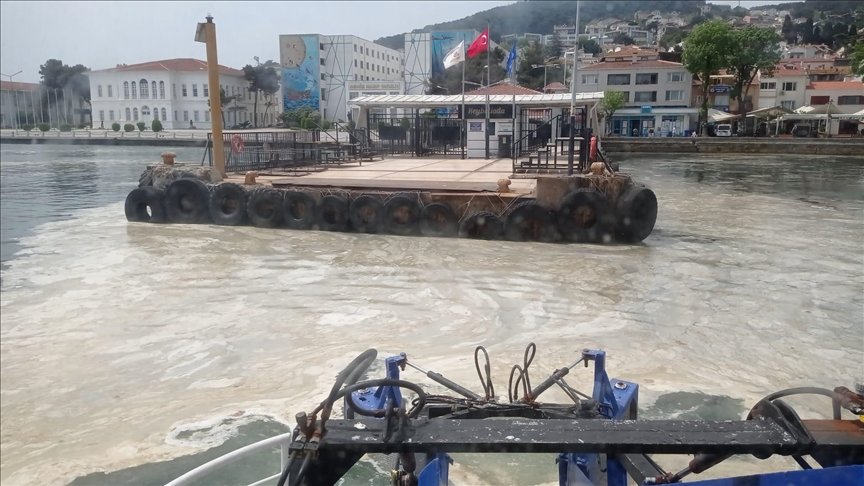 Marmara’daki deniz salyasına karşı ortak mücadele yürütülüyor