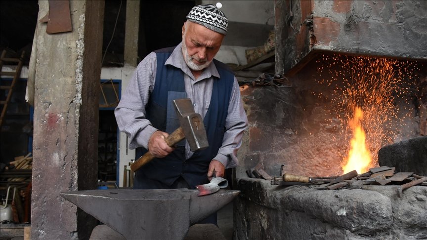 ‘Salih usta’ dede mesleği demirciliğe 78 yaşında devam ediyor