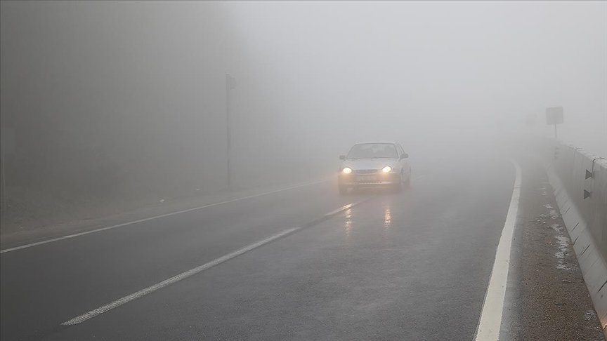 Bolu Dağı’nda sis ve sağanak nedeniyle görüş mesafesi 25 metreye kadar düştü