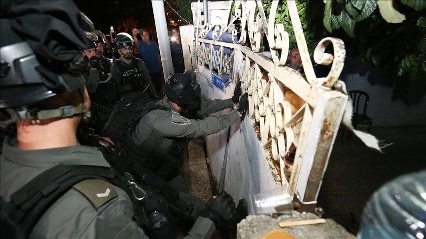 İsrail polisi, Doğu Kudüs’te Filistinli ailenin evine zorla girdi