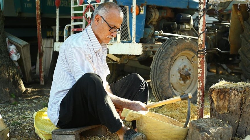 Osmaniye’de 41 yıllık hobisini evinde kurduğu atölyeyle devam ettiriyor