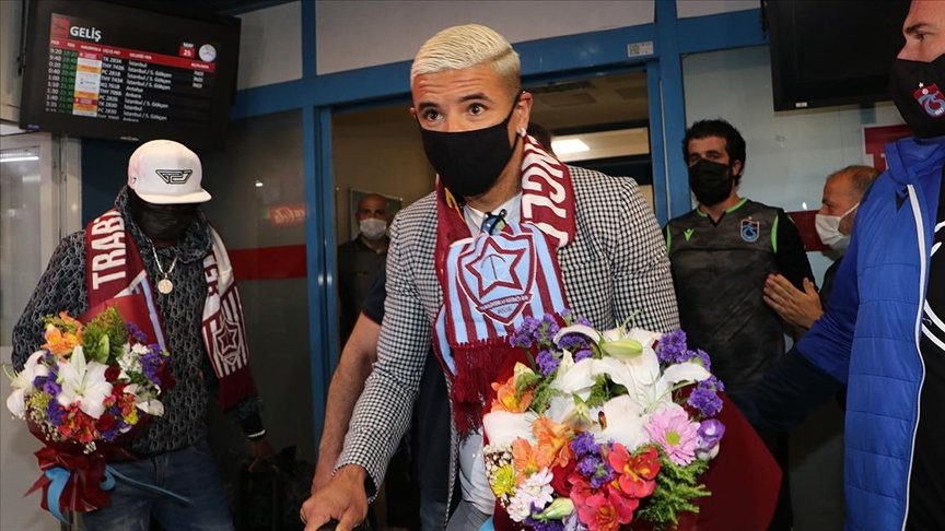 Trabzonspor’un anlaşmaya vardığı Gervinho ve Peres, Trabzon’a geldi