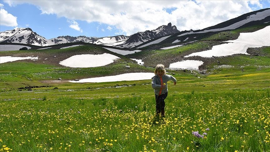 Hakkari’nin tarihi ve doğal güzellikleri turistleri cezbediyor